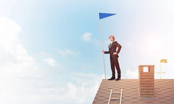 Joven empresario con bandera — Foto de Stock