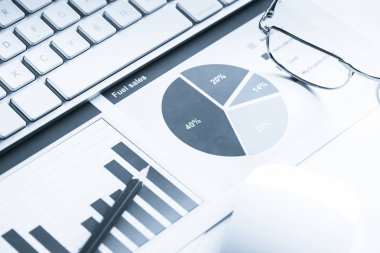 Ortalama satış raporu hazırlanıyor