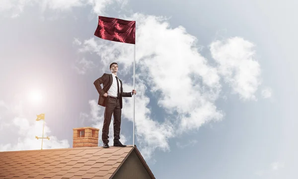 Empresario con bandera roja — Foto de Stock