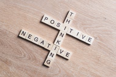 Ahşap masa ahşap küpleri