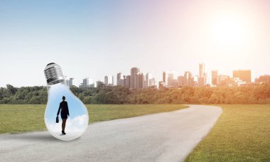 işkadını ampul içinde sıkışmış 