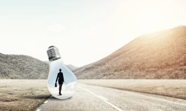 işkadını ampul içinde sıkışmış 