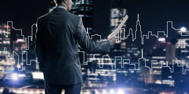 Arkadan görünüş işadamı modern cityscape karşı 