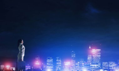 Gece city adlı arayan kadın