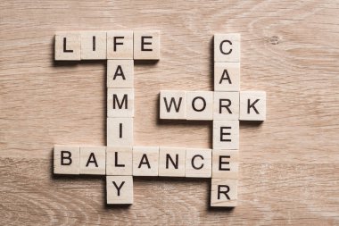 Bulmaca tahta küpleri ile