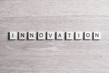 harflerle ahşap öğeleri