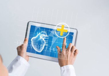 Tablet pc aygıtı doktorun elinde