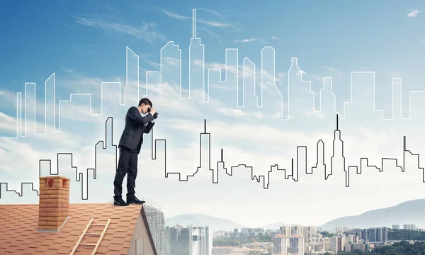 Hombre de negocios viendo paisaje urbano — Foto de Stock