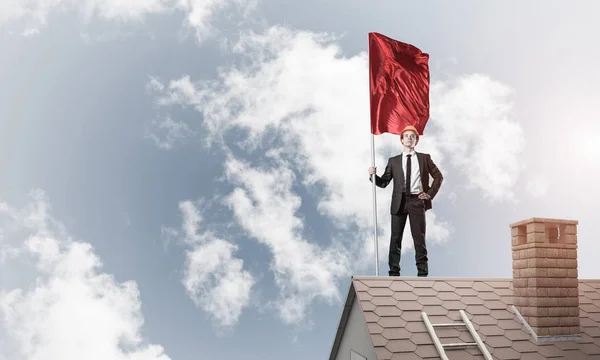 Empresario con bandera roja — Foto de Stock