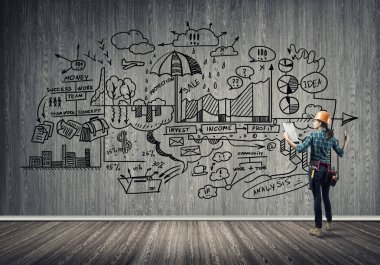 Mühendis kadın arkadan görünüm