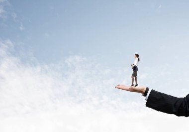 Ale palm holding iş kadını 