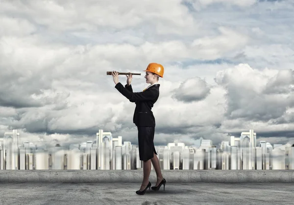 Mujer ingeniero en sombrero duro — Foto de Stock