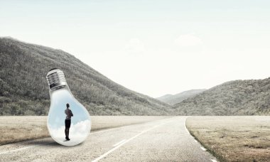 Ampulün içindeki iş kadını 