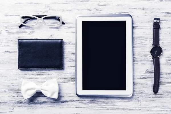 Erkek aksesuarları ve tablet 