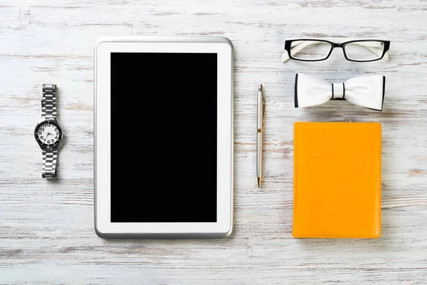 Accesorios para hombres y tableta — Foto de Stock