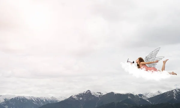 Mujer con megáfono volando alto en el cielo —  Fotos de Stock