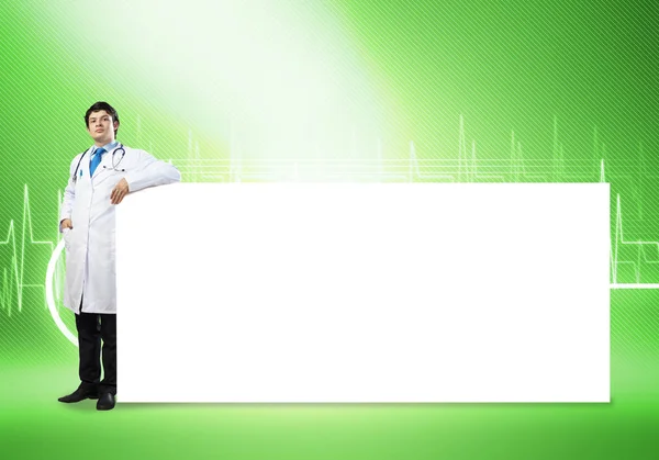 Doctor con bandera blanca en blanco — Foto de Stock