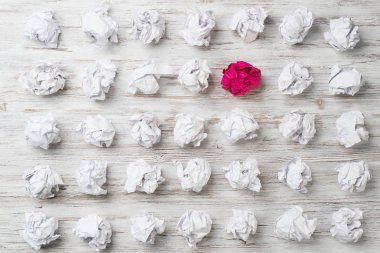 İlham ve yaratıcılık kavramı arayışı içinde