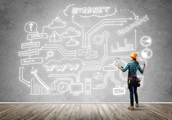 Engineer woman in hardhat — Stock Photo, Image