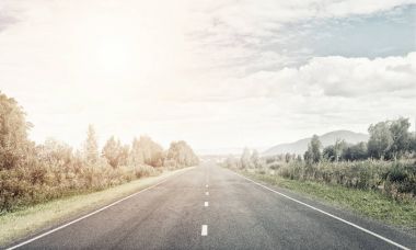 Asfalt yol ile doğal peyzaj