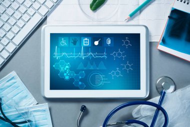 tablet PC ve doktor araçları masada