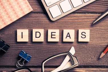 harflerle ahşap öğeleri