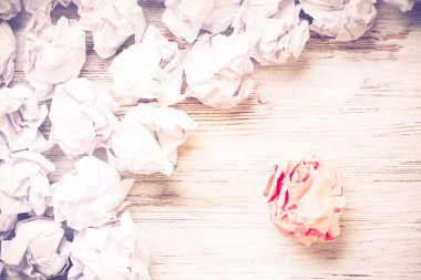 İlham ve yaratıcılık kavramı arayışı içinde