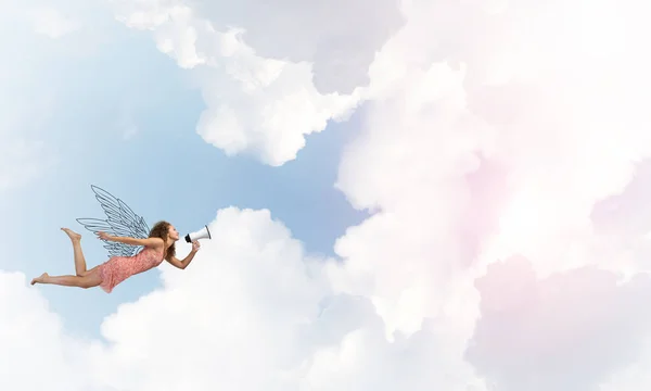 Mujer con megáfono volando alto en el cielo —  Fotos de Stock