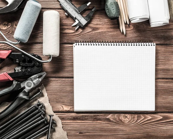 ahşap masa enstrümanlar