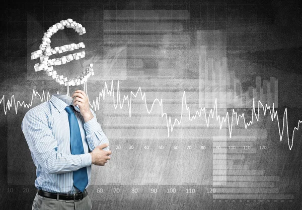 Ansiktslösa affärsman med eurotecknet — Stockfoto