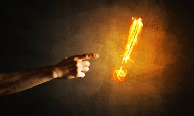 Yangın parlayan ünlem işareti