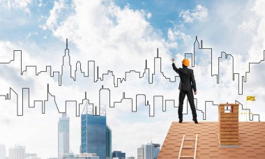 Mühendis adam arka ayakta 