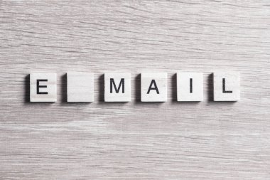 harflerle ahşap öğeleri