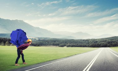 adam taşıma kağıt topu 