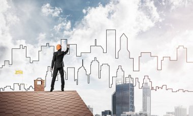 Mühendis adam arka ayakta 