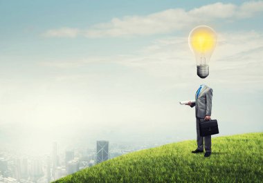 İşadamı bavulla açık