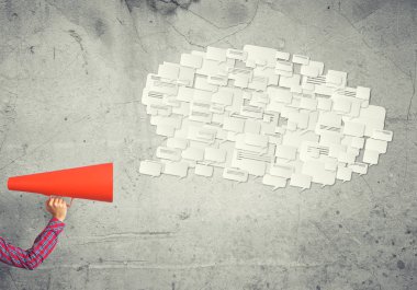  kadın trompet yapma duyuruda