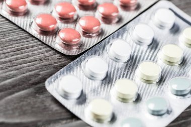 Haplarla grunge ahşap masa