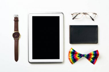 Erkek aksesuarları ve tablet 