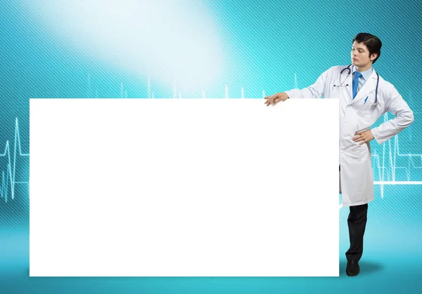 Arzt mit weißem leeren Banner — Stockfoto