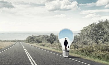 işkadını ampul içinde sıkışmış