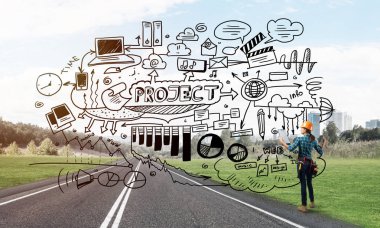 Mühendis kadın arkadan görünüm