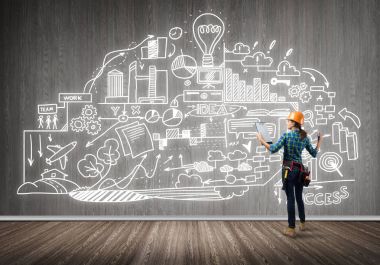 Mühendis kadın arkadan görünüm