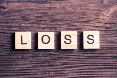 harflerle ahşap öğeleri