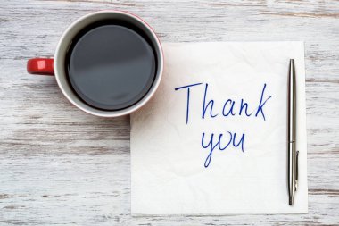 Peçeteye yazılmış romantik mesaj