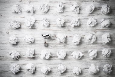 Buruşuk kağıt birçok topları