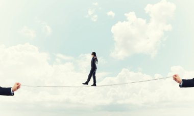 İşadamı blindfolder gözleri ile 