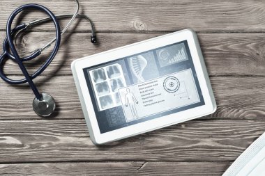 Beyaz tablet pc ve doktor araçları