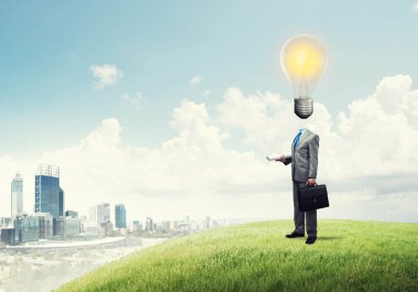 İşadamı bavulla açık