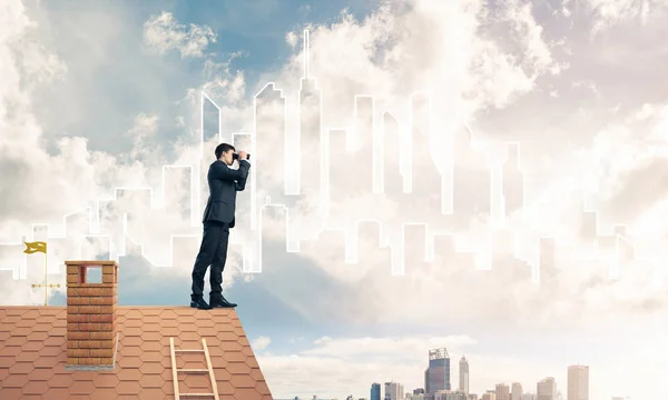 Hombre de negocios viendo paisaje urbano — Foto de Stock